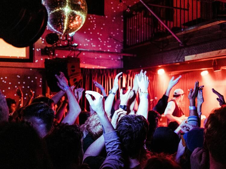 Experiencing Live Music and Nighttime Entertainment